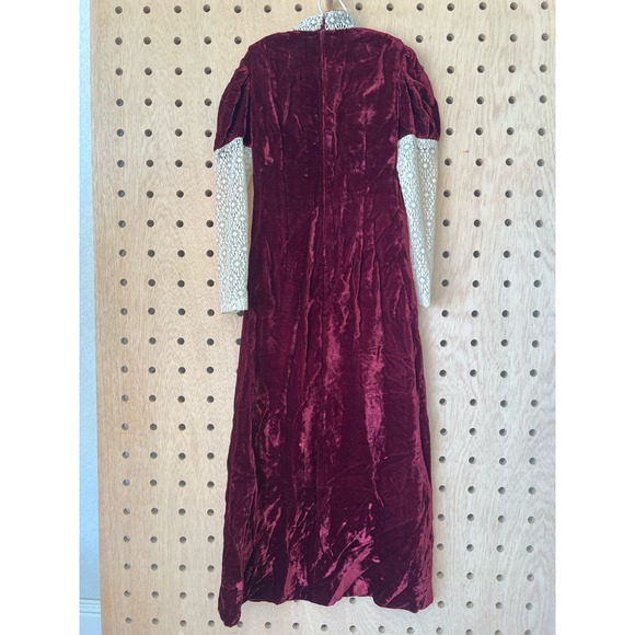 Burgundy velvet gown - Picture 5 of 5